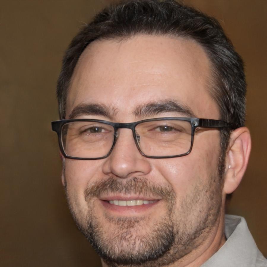 Corbin Maclean, Directeur de l'Analyse des Risques chez zoravintelis
